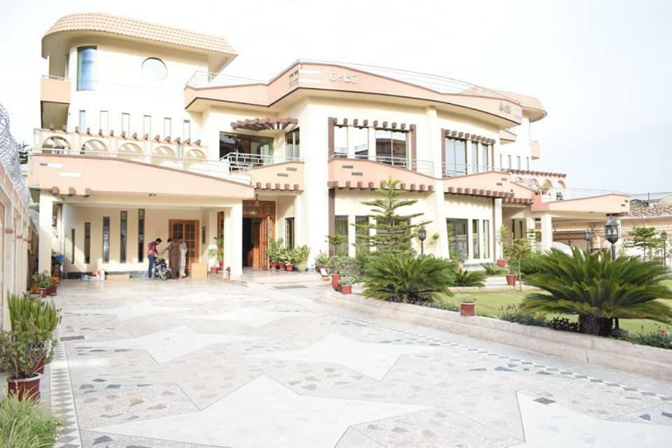 Royal Emirates Residence Абботтабад Экстерьер фото